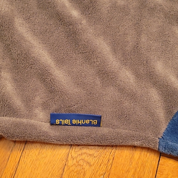 Blanket Tails shark blanket - Picture 5 of 5